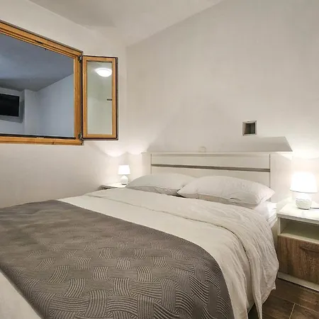 Cozy In With Kitchen Apartment *