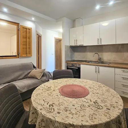 Cozy In With Kitchen Apartment Cisla